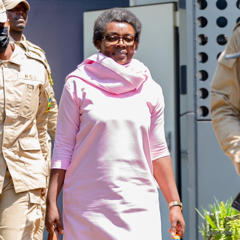 Ingabire Victoire Umuhoza akomeje kunaniza urukiko nyuma yukubwira  Urukiko Rukuru rwa Kigali ko atiteguye kuburana urubanza mu mizi.